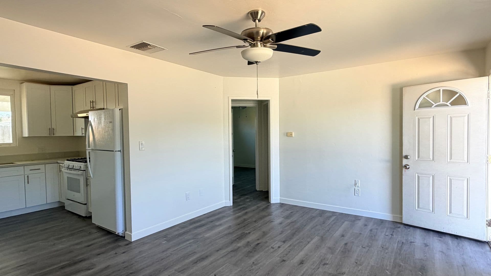 Imperial Beach House: 1055 11th St