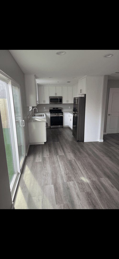 National City Townhome: 827 E 2nd St