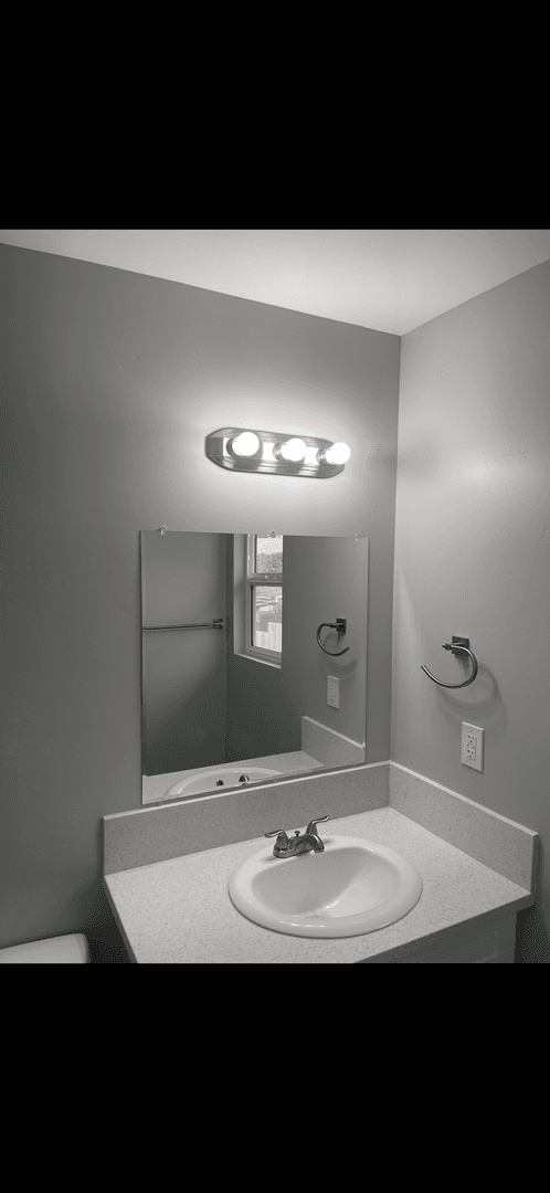 National City Townhome: 827 E 2nd St