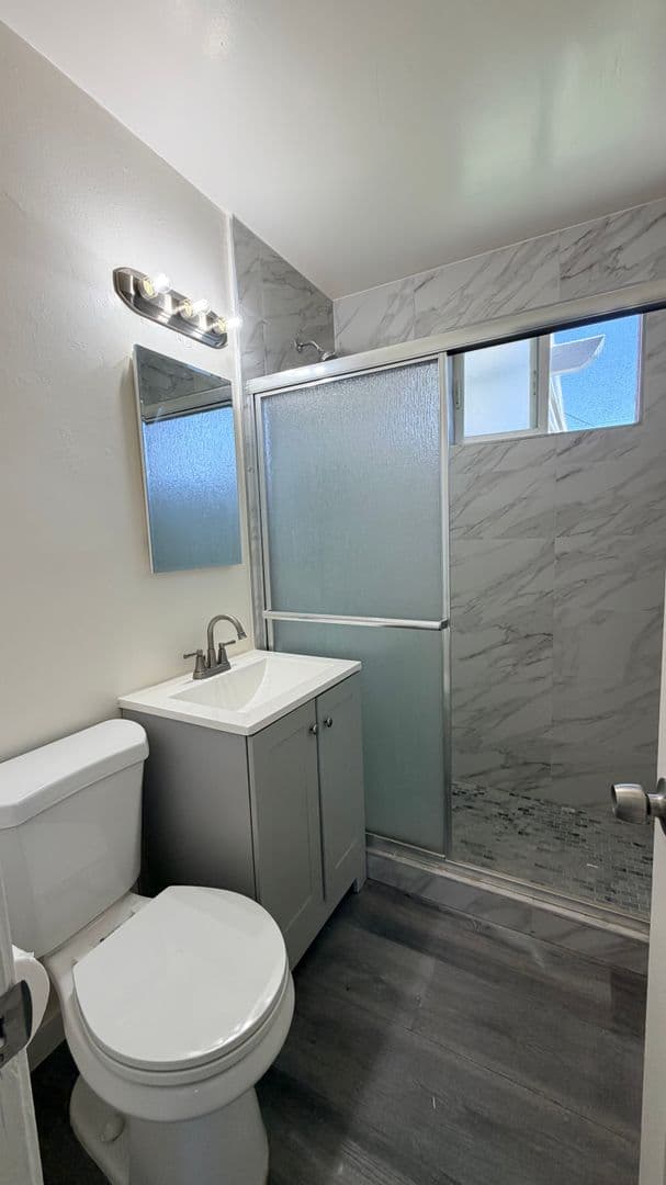 Imperial Beach House: 1055 11th St