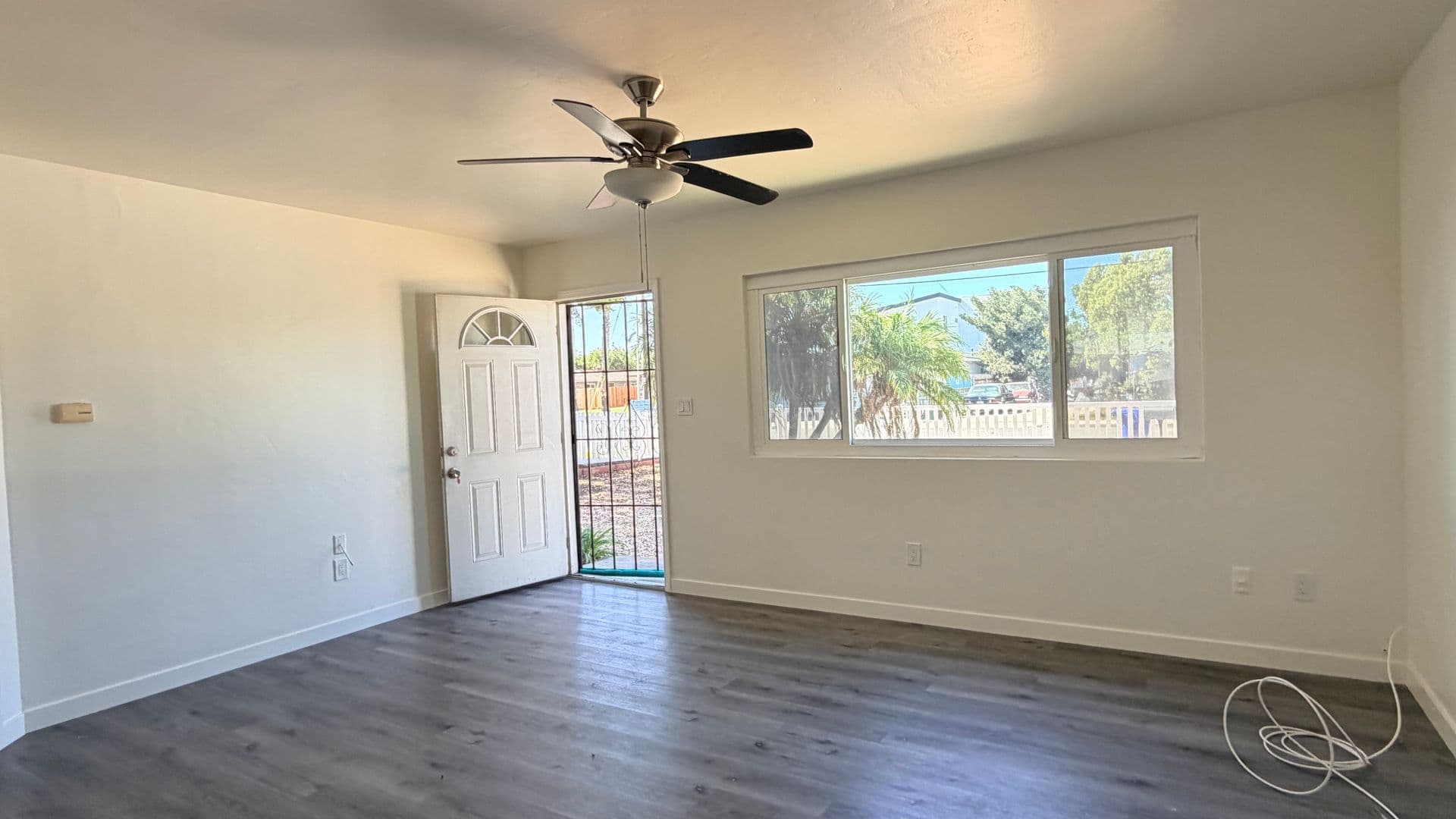 Imperial Beach House: 1055 11th St