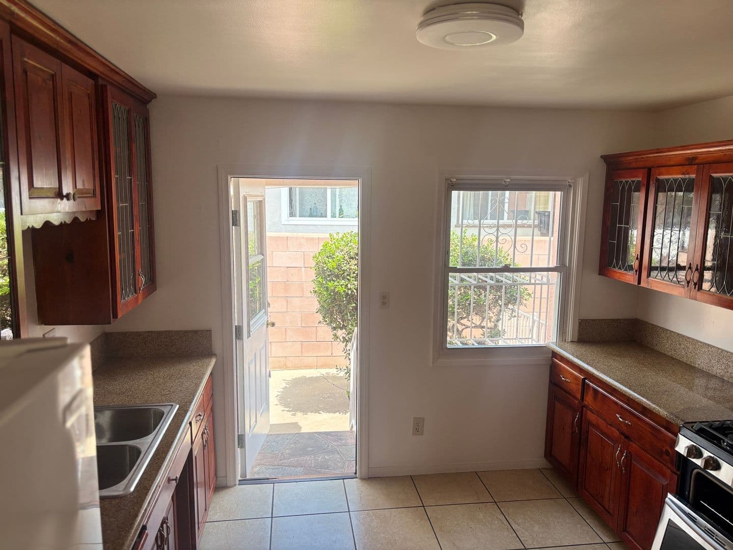 Chula Vista Condo: 519 Center St #B