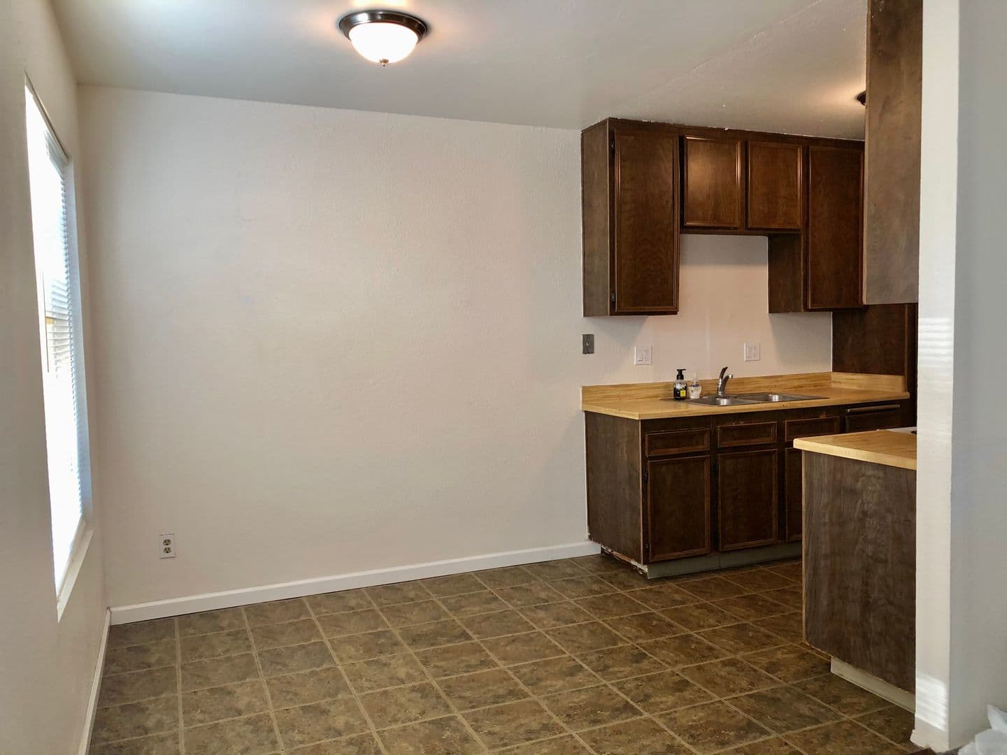 Lakeside Apartment: 12711 Laurel Street
