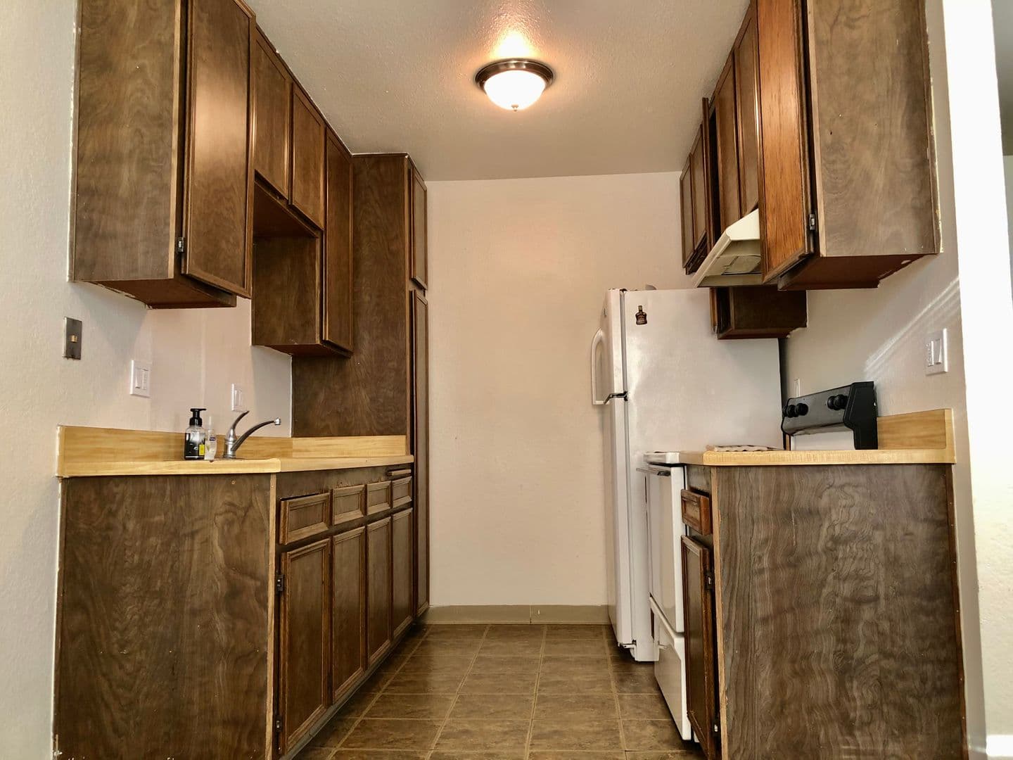Lakeside Apartment: 12711 Laurel Street