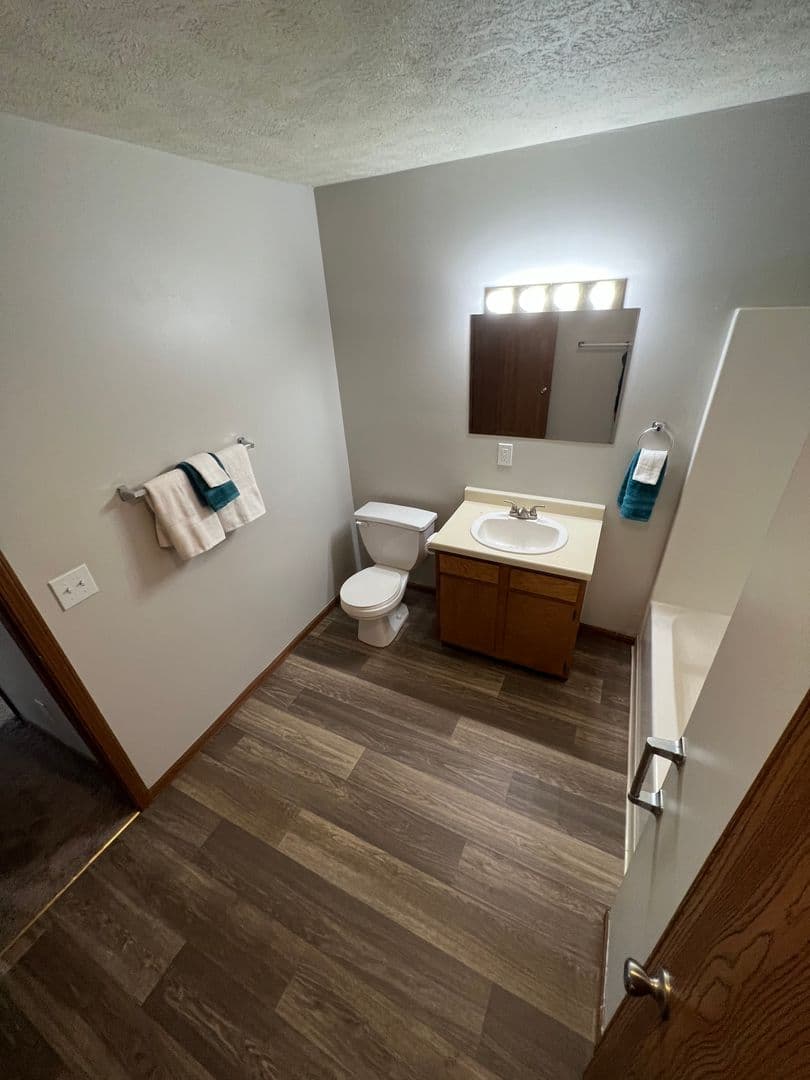 Terre Haute Apartment: 801 E. Springhill Dr