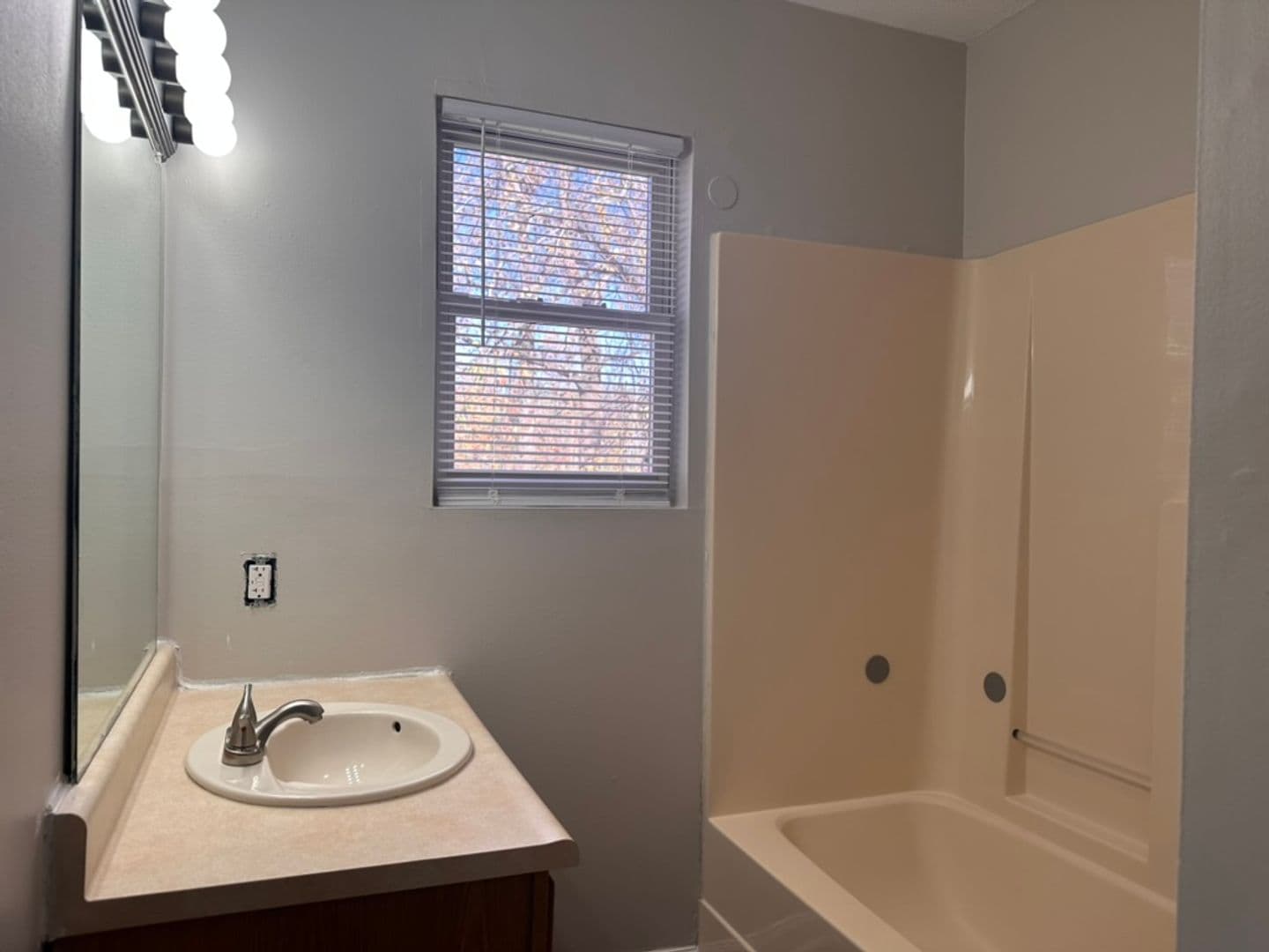 Bloomington Apartment: 1622 S. Curry Pike