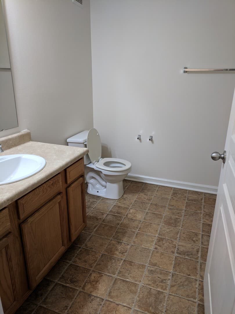 Trafalgar Apartment: 703 W Trafalgar Pointe Way