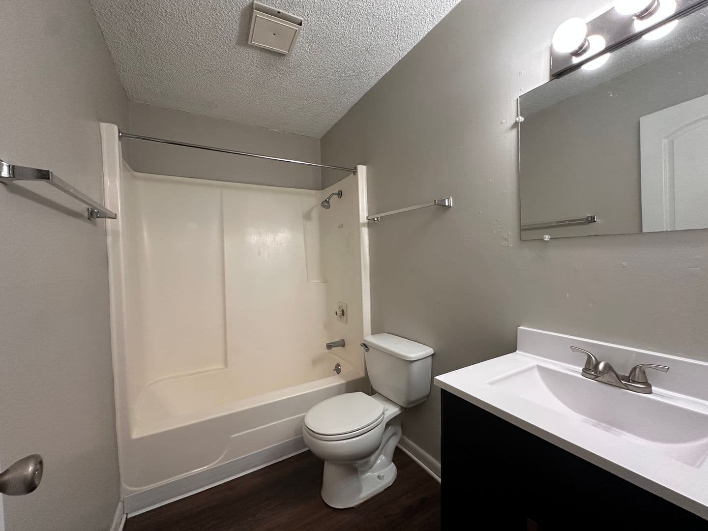 Terre Haute Apartment: 801 E. Springhill Dr