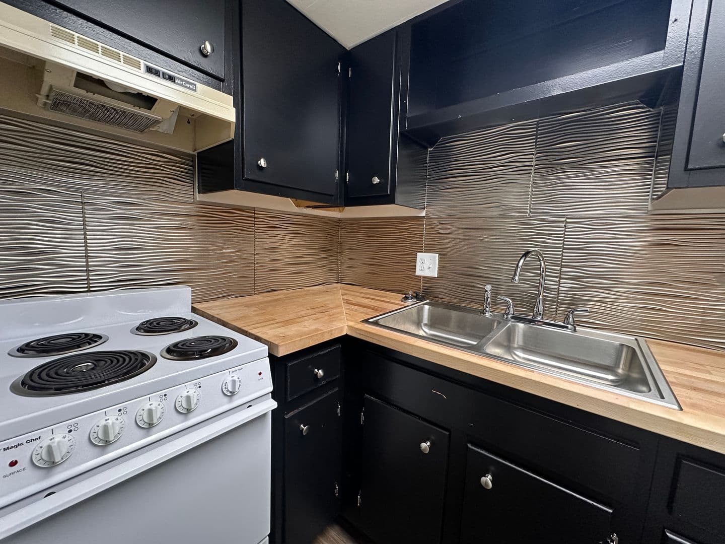 Terre Haute Apartment: 801 E. Springhill Dr