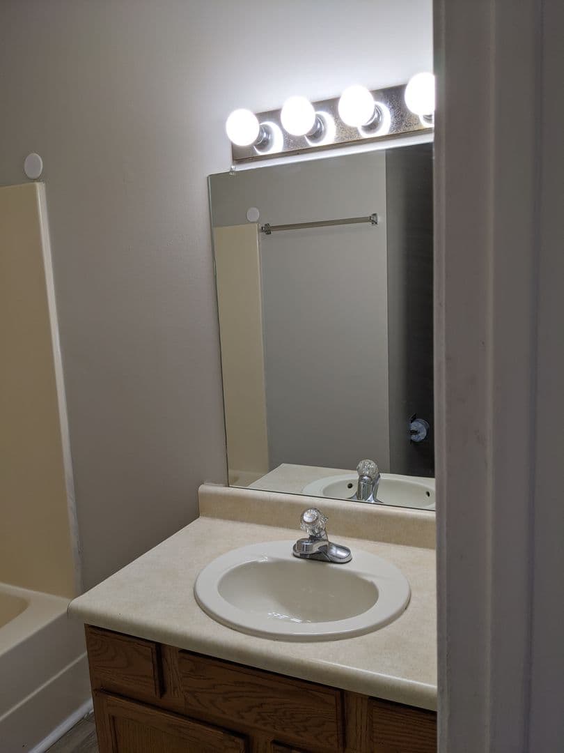 Bloomington Apartment: 1622 S. Curry Pike