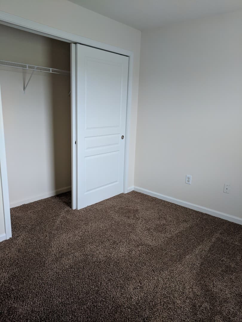Trafalgar Apartment: 703 W Trafalgar Pointe Way