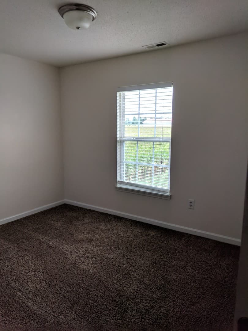 Trafalgar Apartment: 703 W Trafalgar Pointe Way