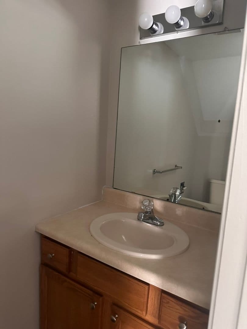Bloomington Apartment: 1622 S. Curry Pike