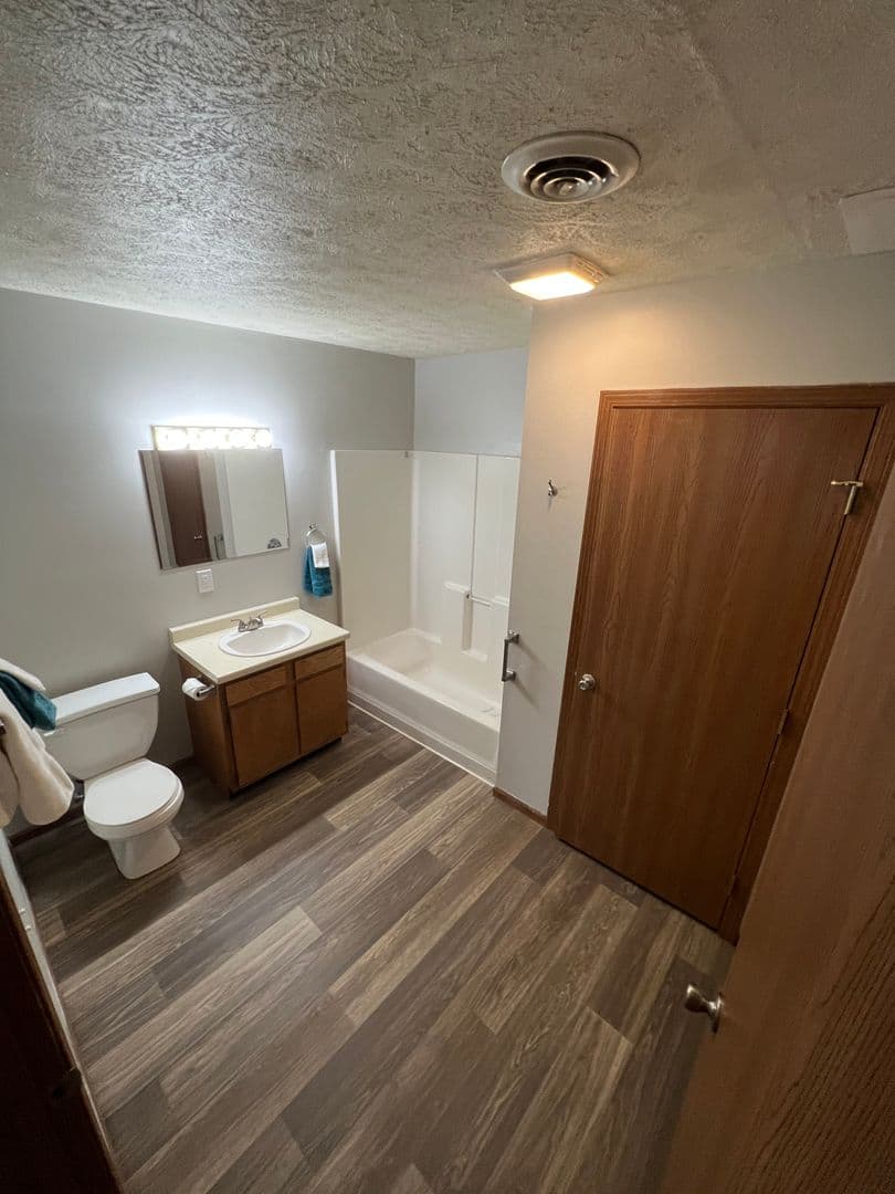 Terre Haute Apartment: 801 E. Springhill Dr