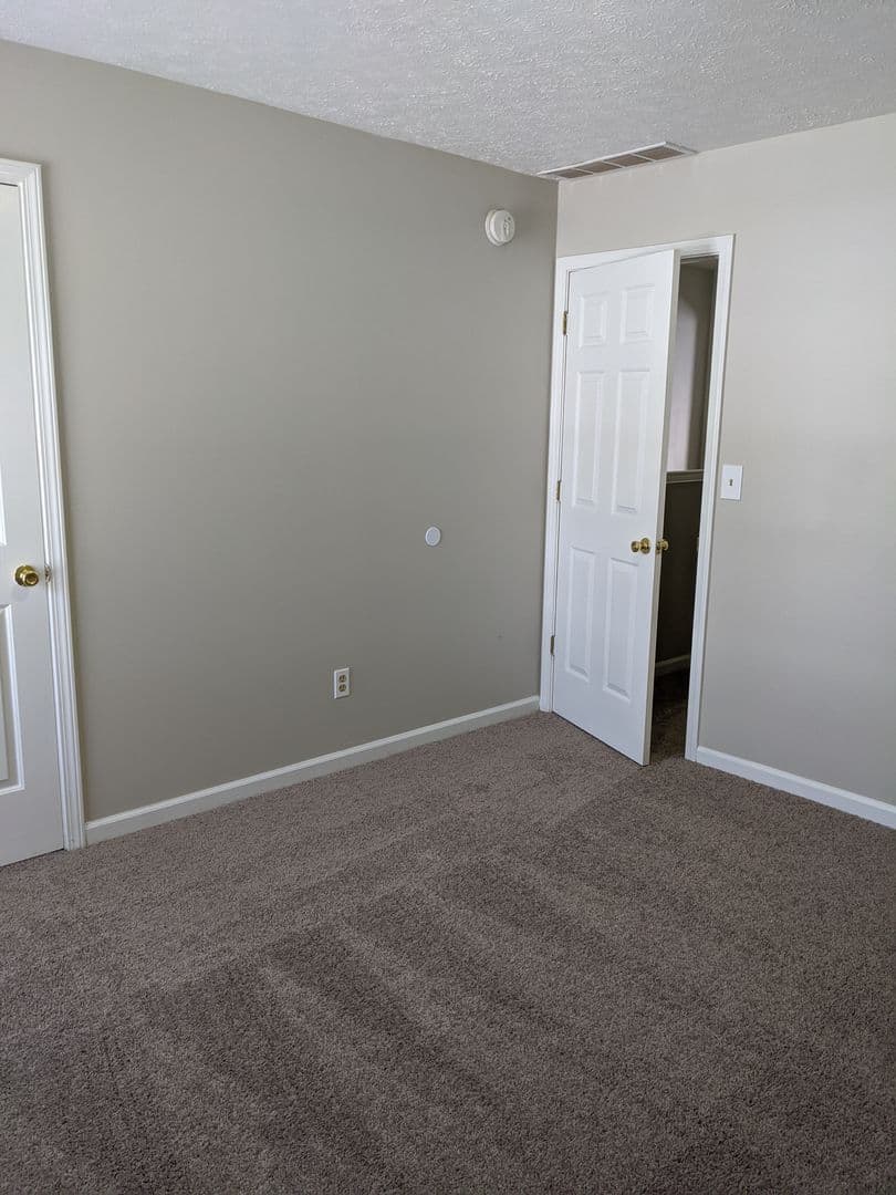 Bloomington Apartment: 1622 S. Curry Pike