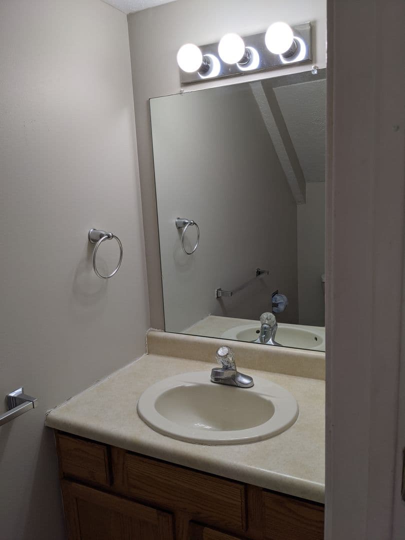 Bloomington Apartment: 1622 S. Curry Pike