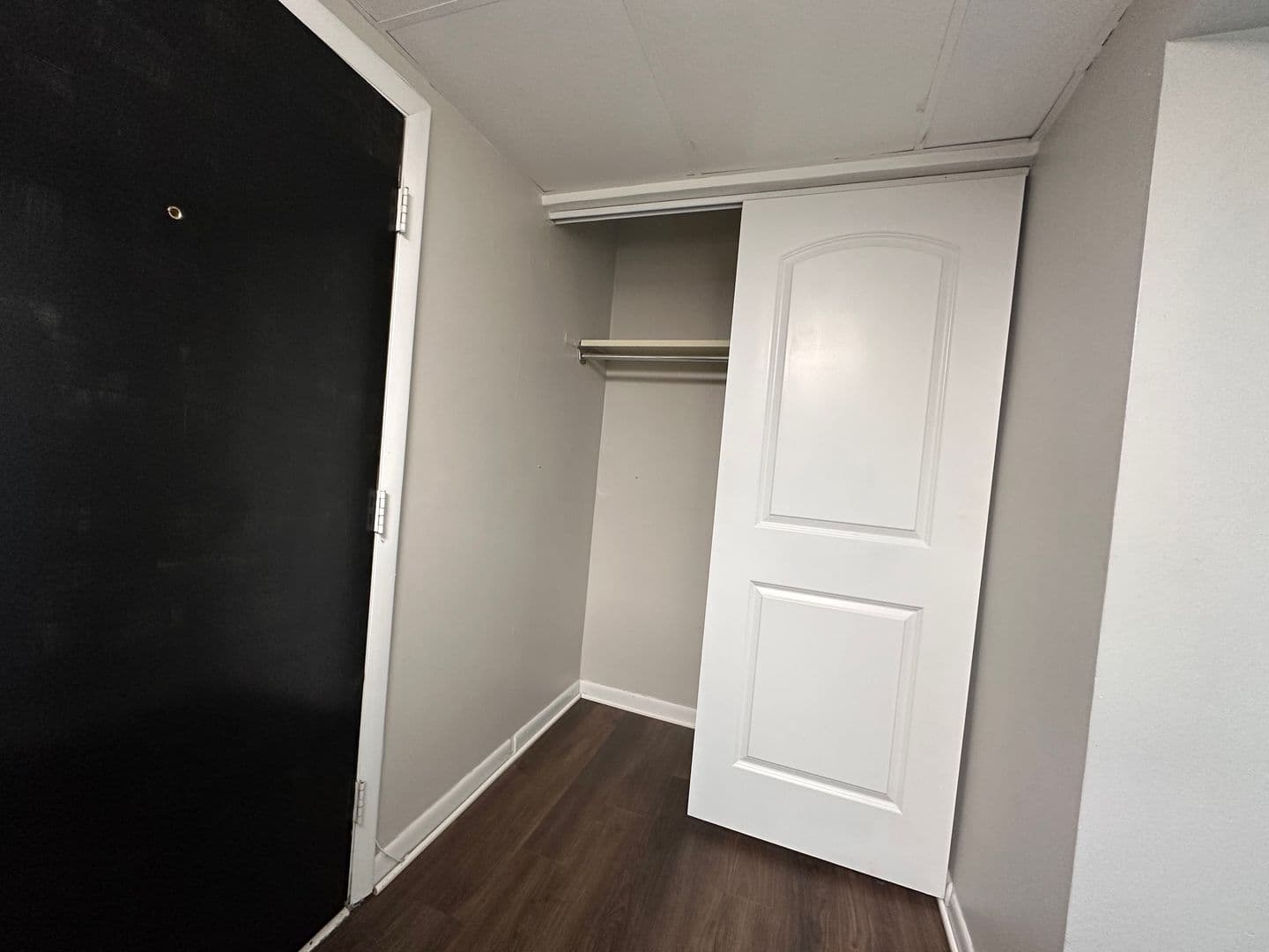 Terre Haute Apartment: 801 E. Springhill Dr