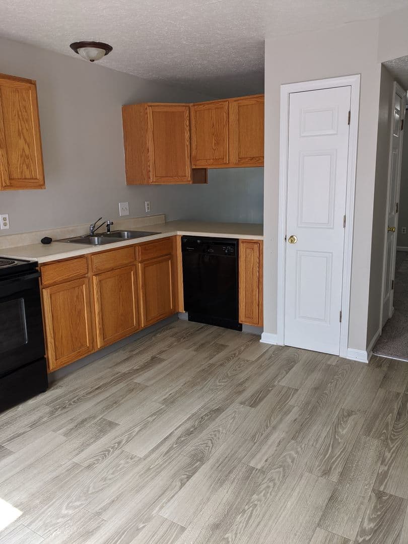 Bloomington Apartment: 1622 S. Curry Pike
