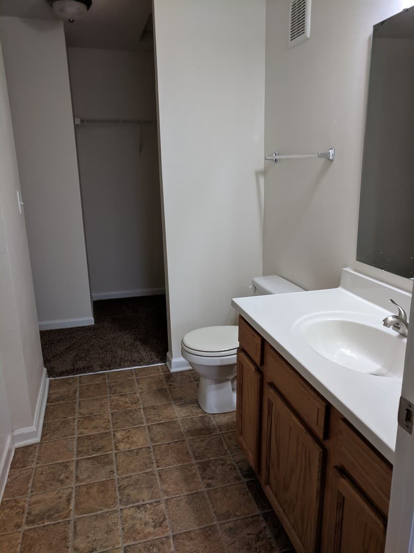 Trafalgar Apartment: 703 W Trafalgar Pointe Way