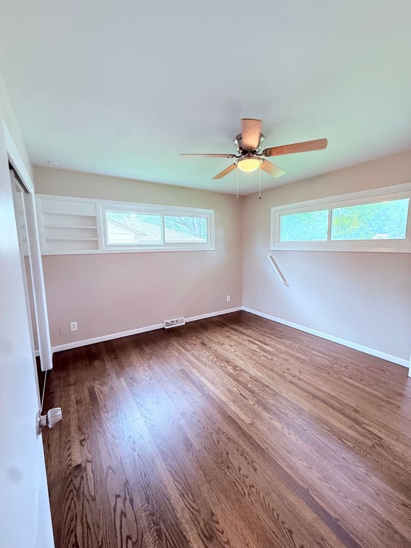 Lees Summit House: 208 McClendon Drive