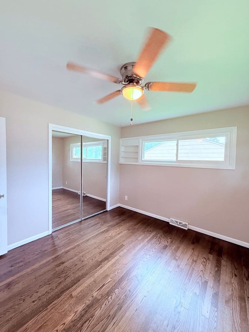 Lees Summit House: 208 McClendon Drive