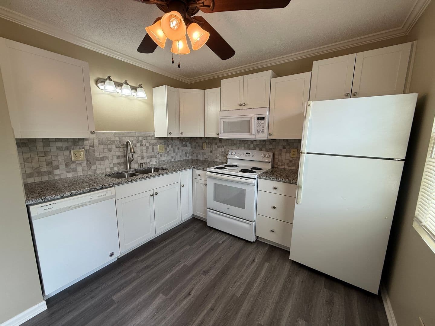 Spring Hill House: 410 W Allen St