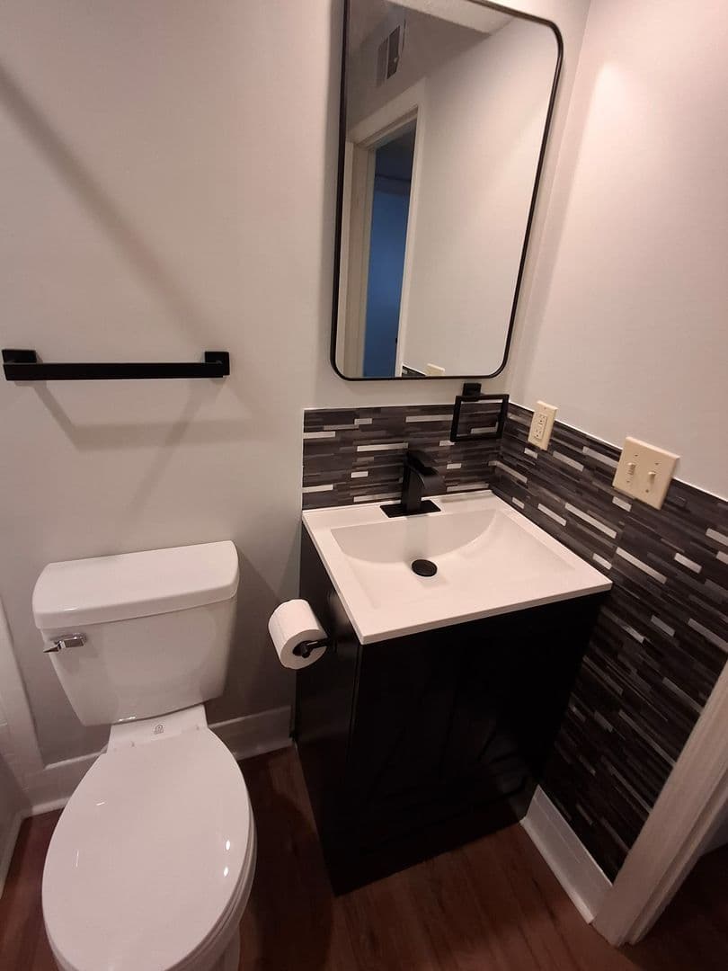 Mission Apartment: 5801 Woodson St