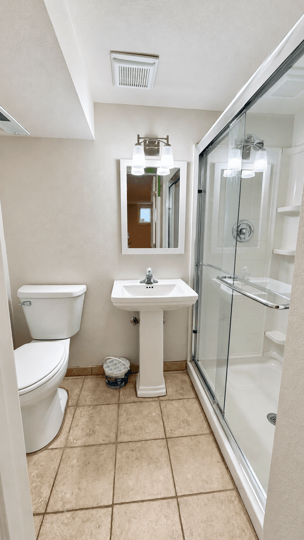 Blue Springs House: 409 NE Duncan Rd