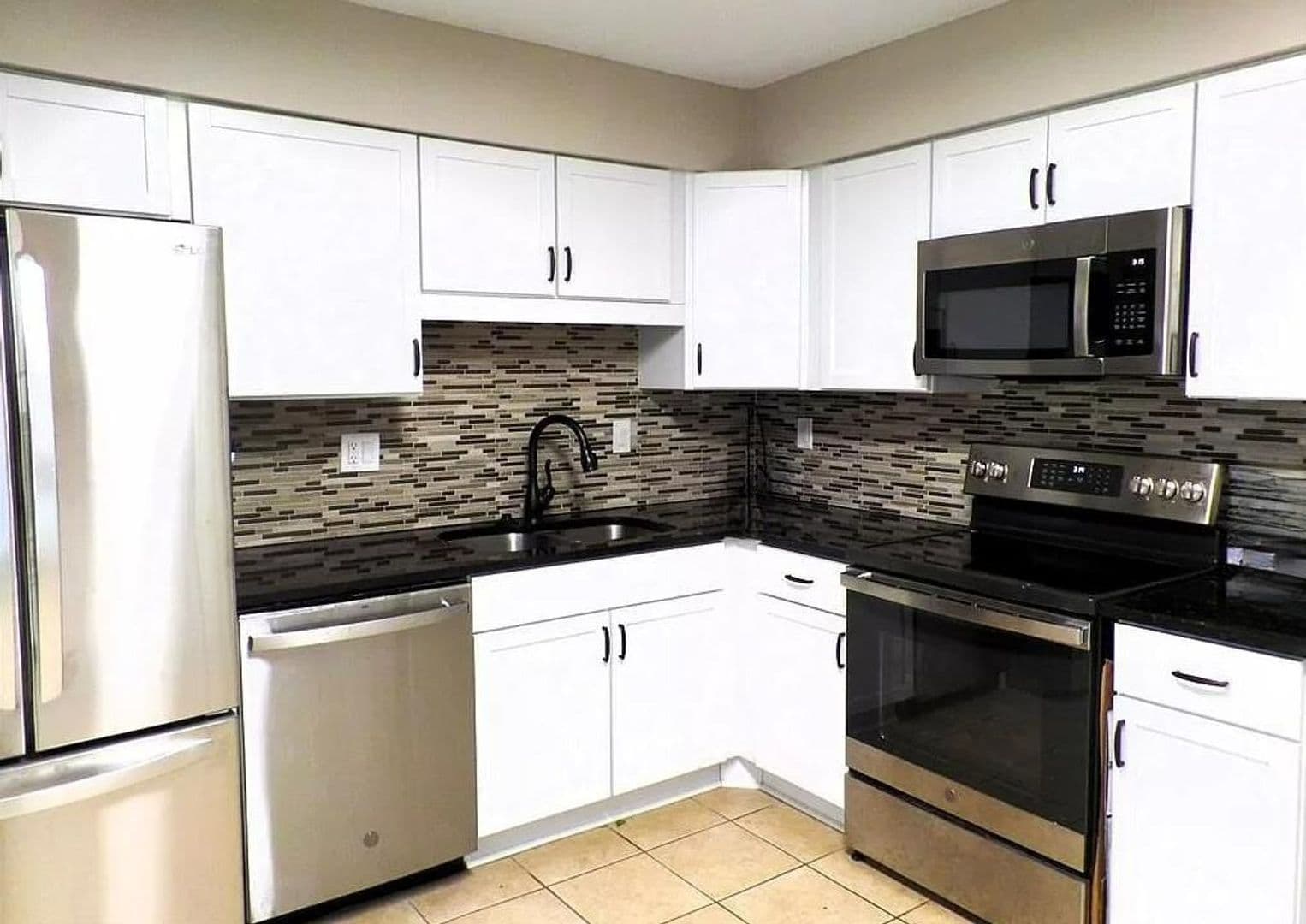 Kansas City Townhome: 8716 N Chatham Ave