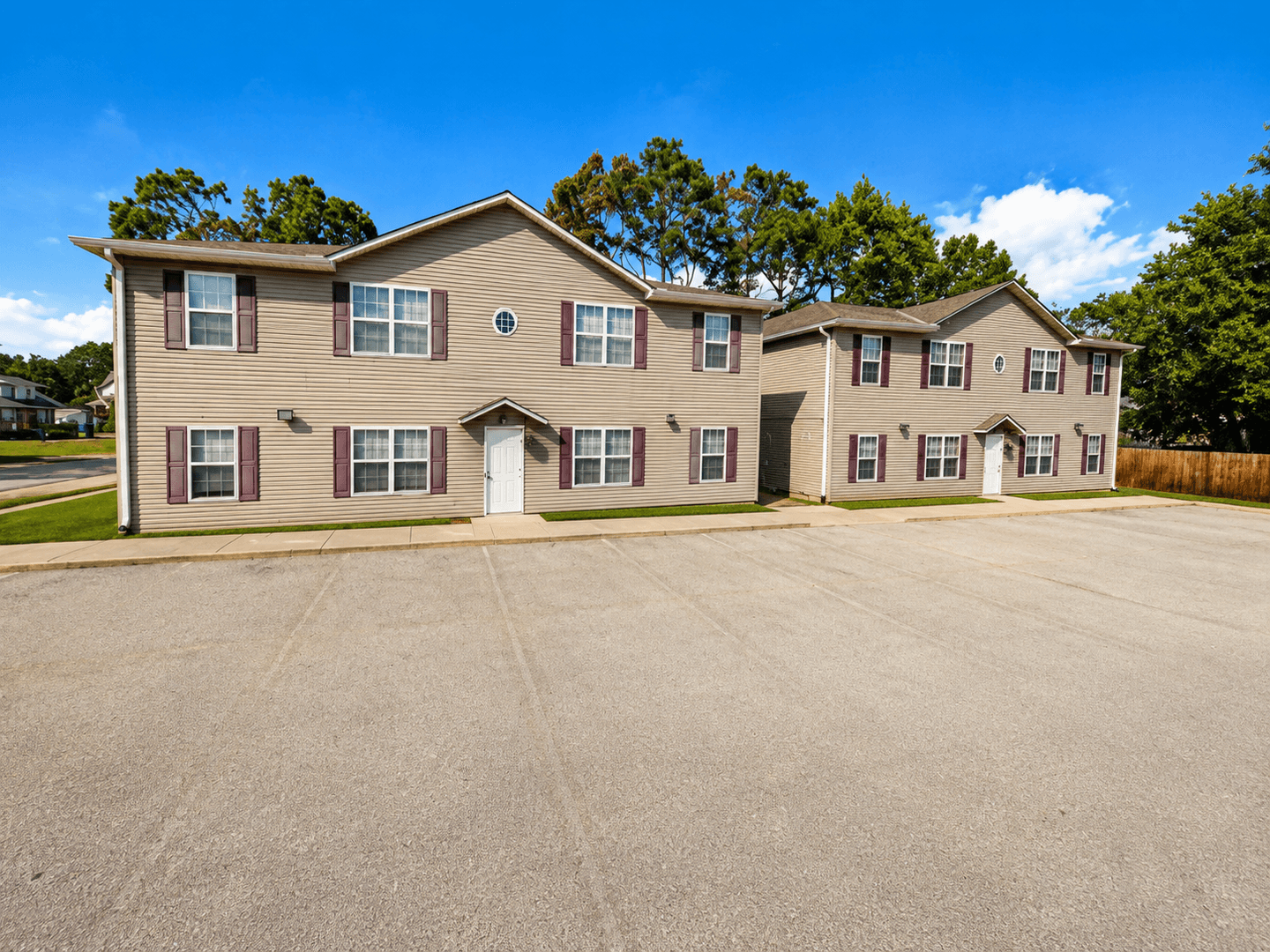 Buckner Apartment: 215 S Hudson St