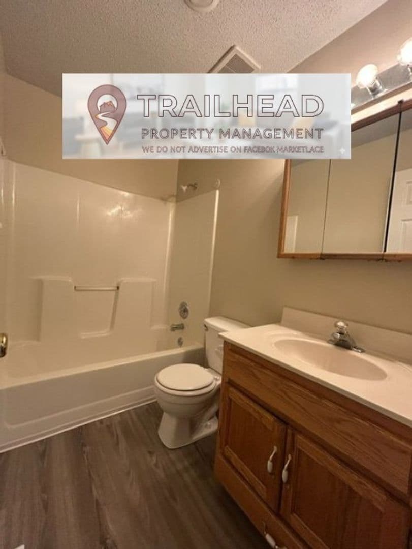 Grain Valley Townhome: 1108 SW Ephraim Dr