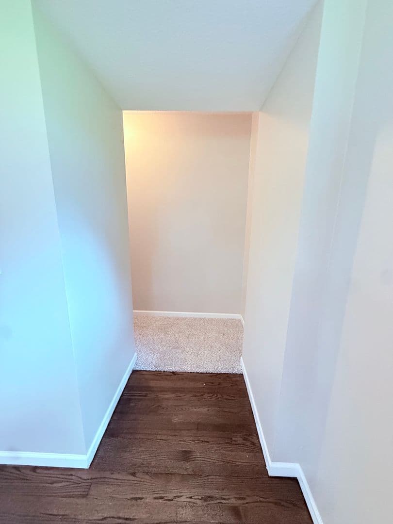 Lees Summit House: 208 McClendon Drive