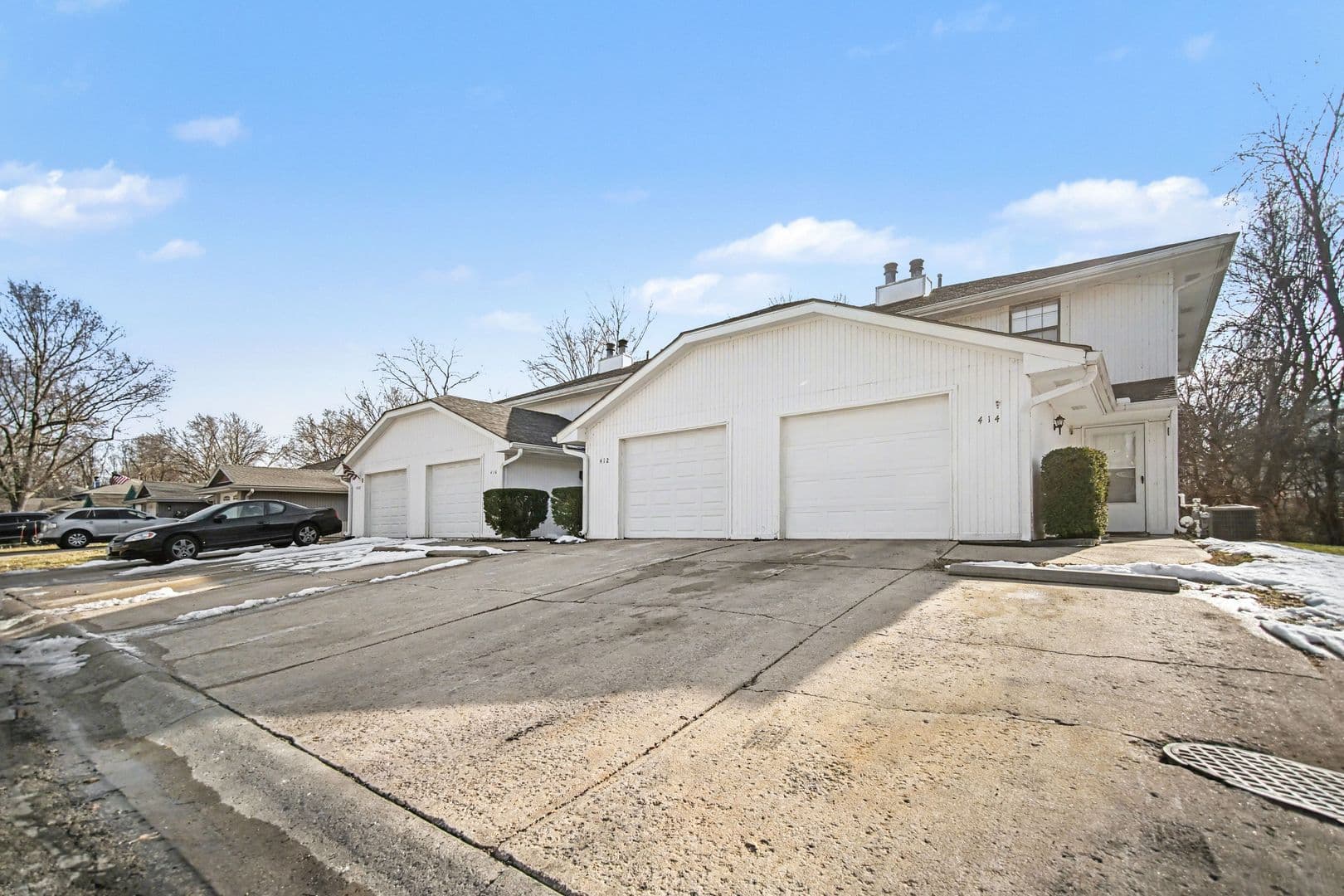 Blue Springs House: 410 NW Nottingham Lane