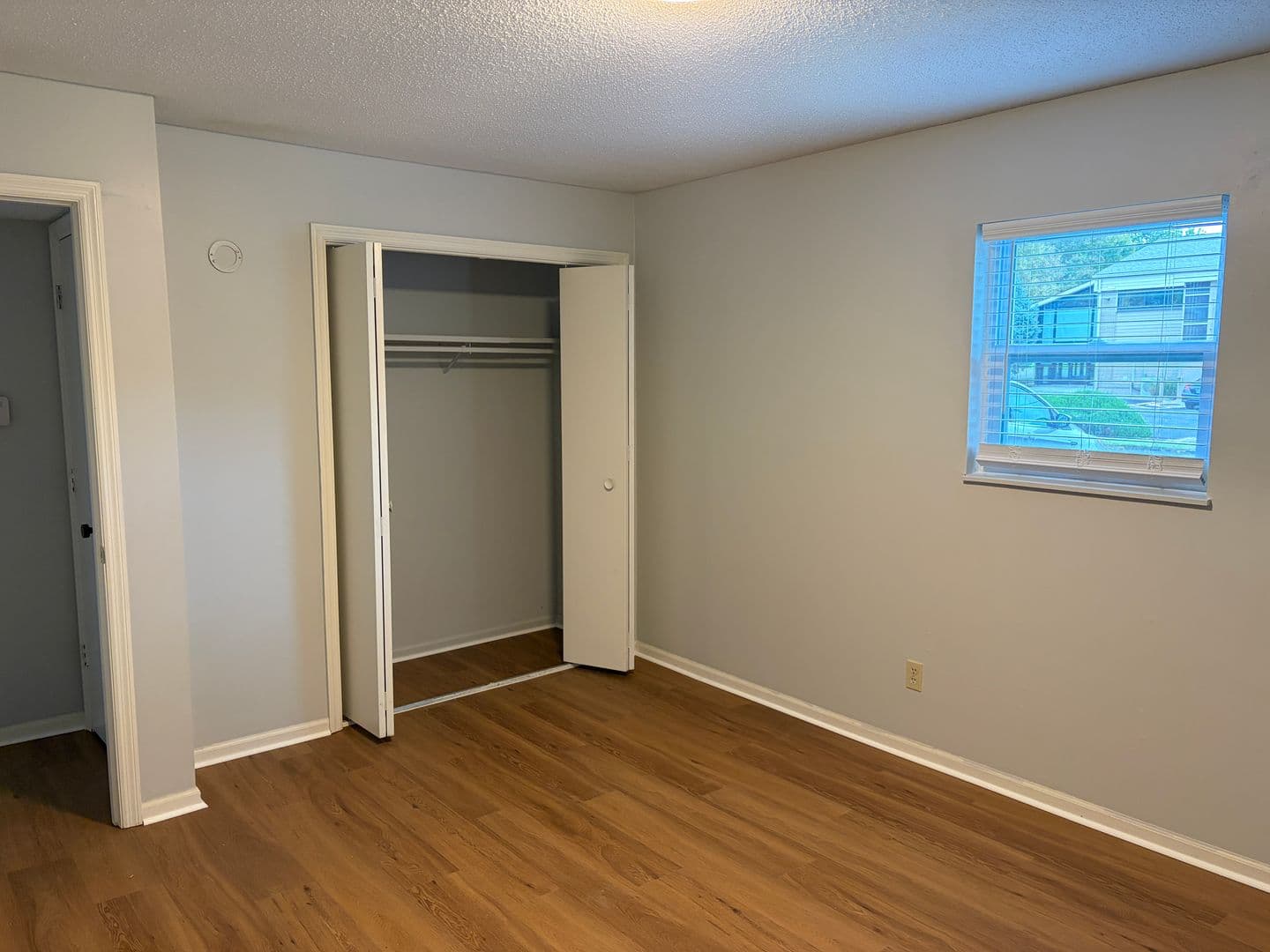Mission Apartment: 5801 Woodson St