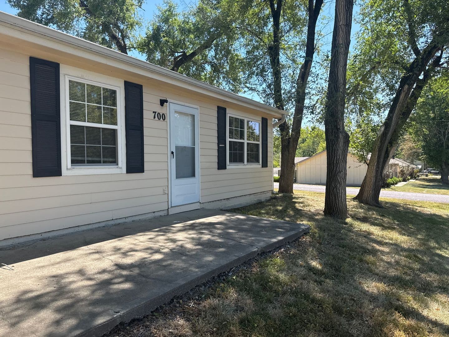 Spring Hill House: 700 N Jackson St