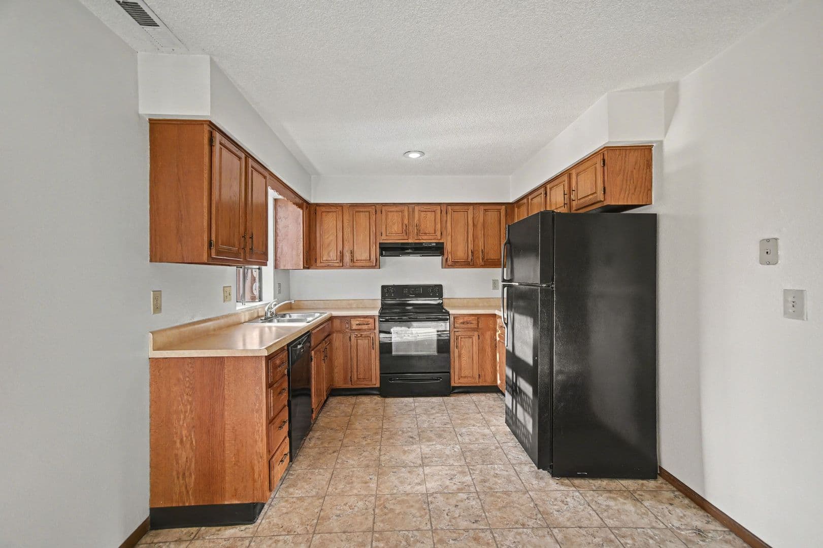 Blue Springs House: 410 NW Nottingham Lane