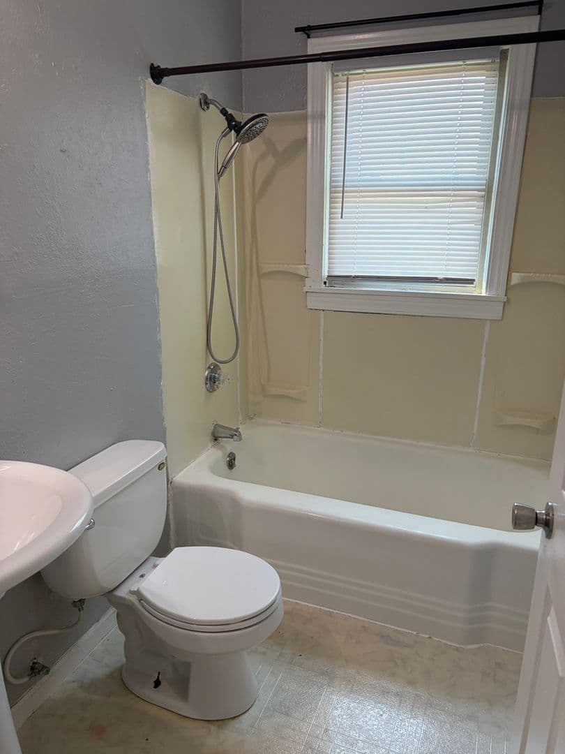 Belton House: 110 E South Ave