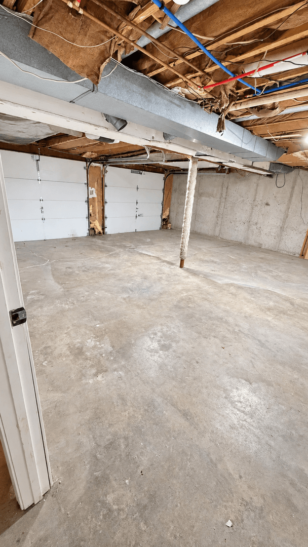 Blue Springs House: 409 NE Duncan Rd