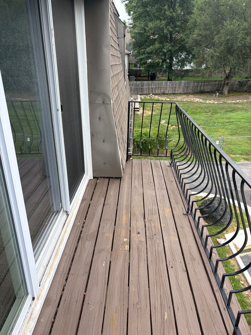 Mission Apartment: 5717 Outlook St