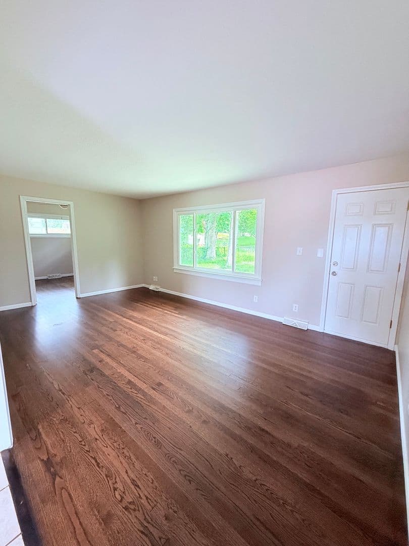 Lees Summit House: 208 McClendon Drive