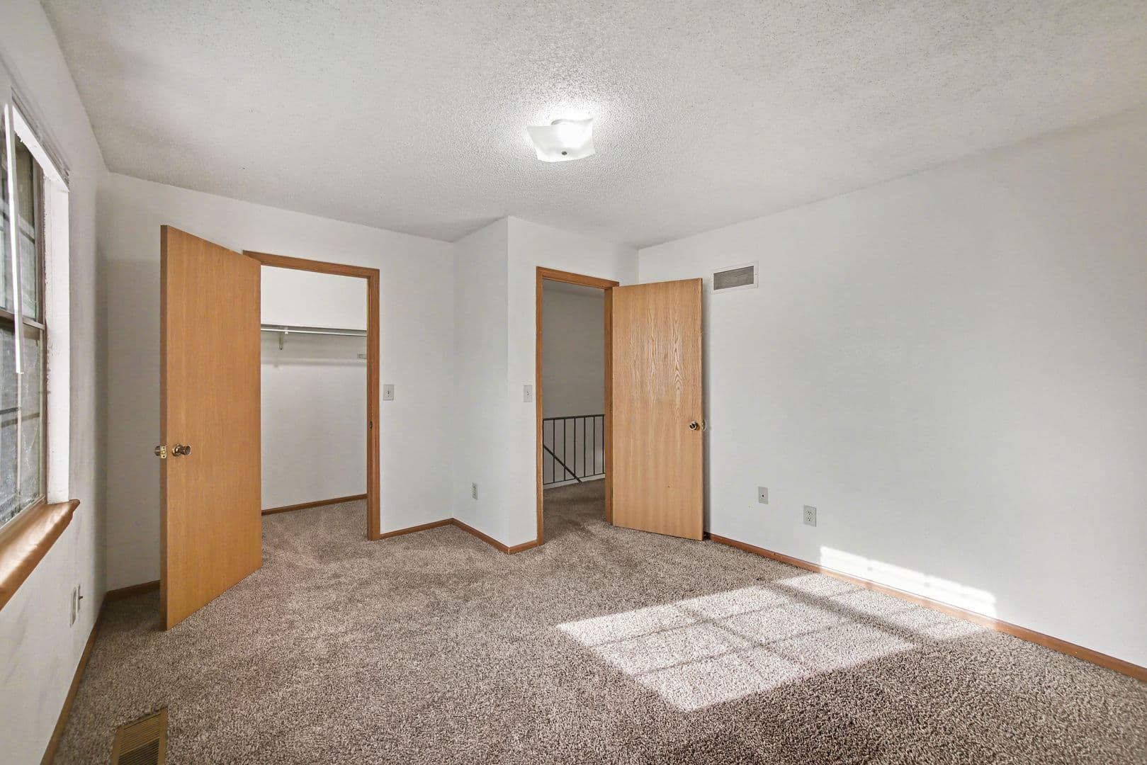 Blue Springs House: 410 NW Nottingham Lane