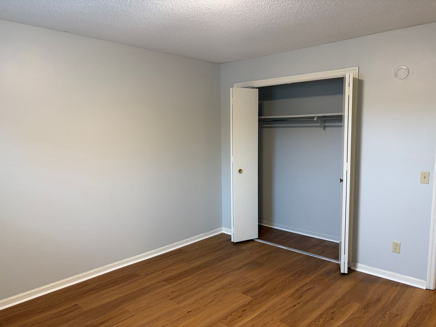 Mission Apartment: 5801 Woodson St