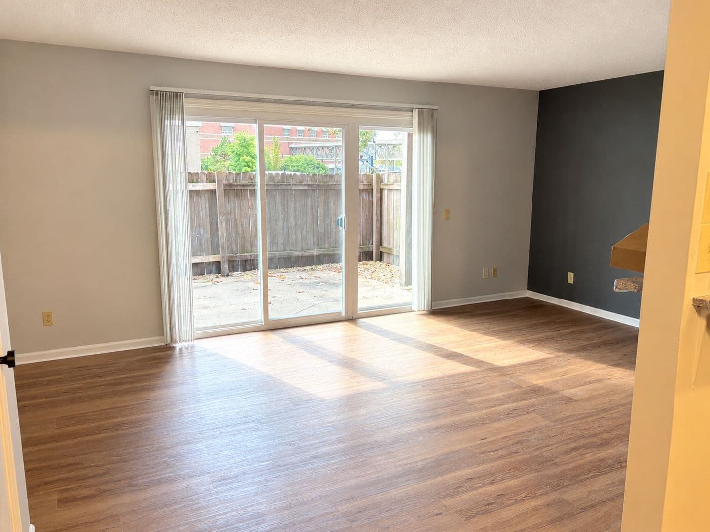 Mission Apartment: 5801 Woodson St