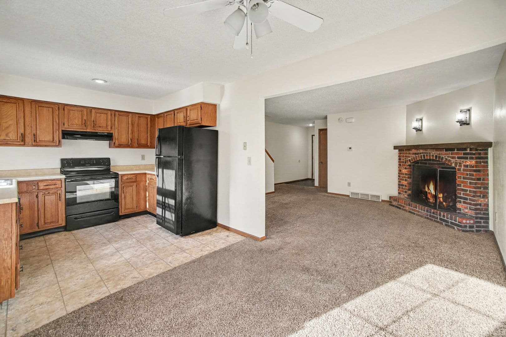 Blue Springs House: 410 NW Nottingham Lane