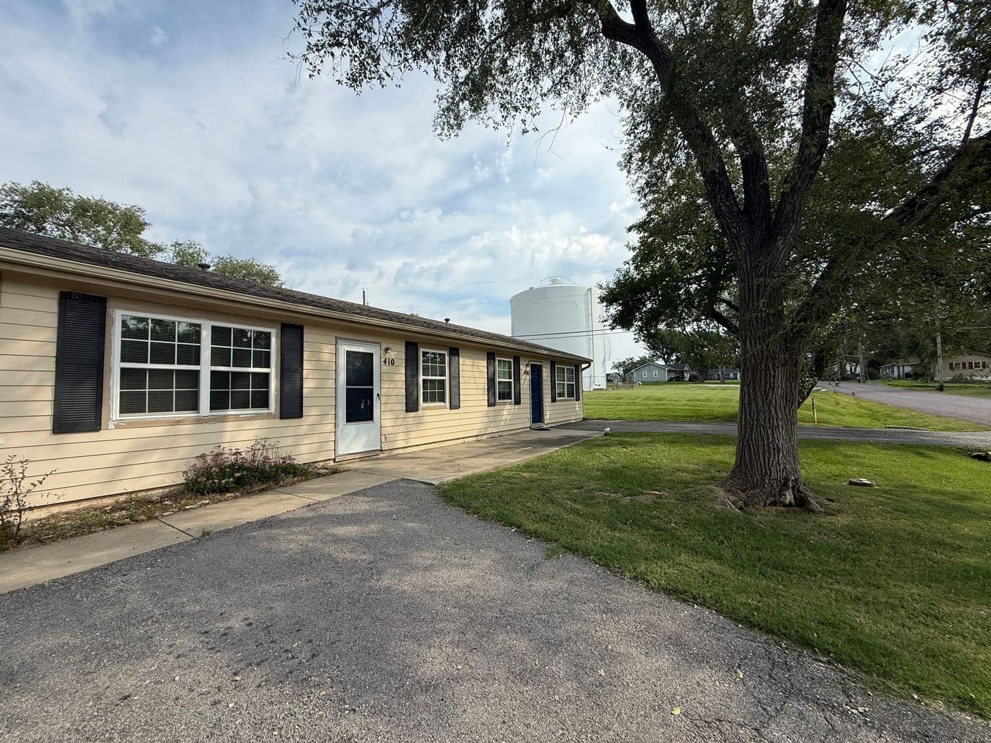 Spring Hill House: 410 W Allen St