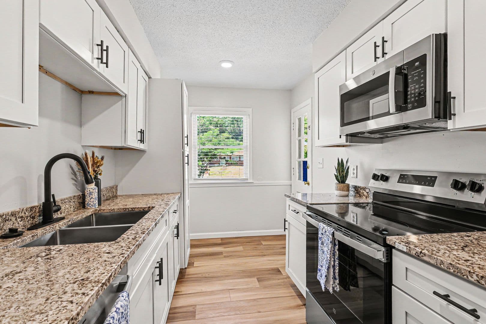 Overland Park Apartment: 8441 Robinson Street