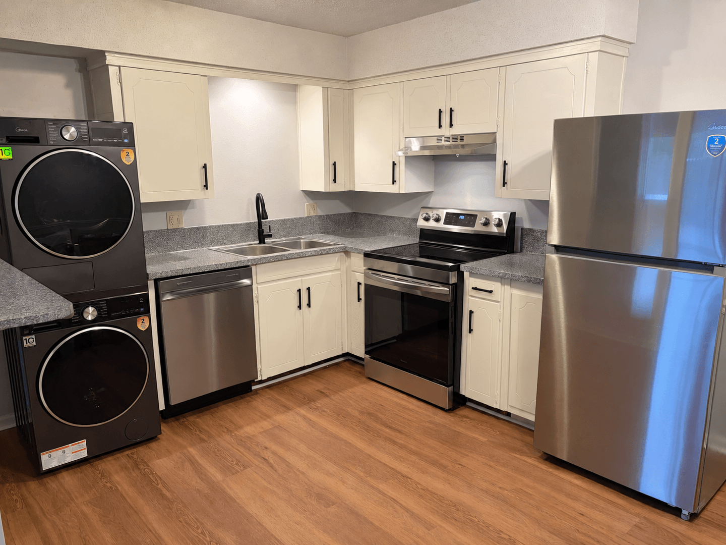 Mission Apartment: 5801 Woodson St