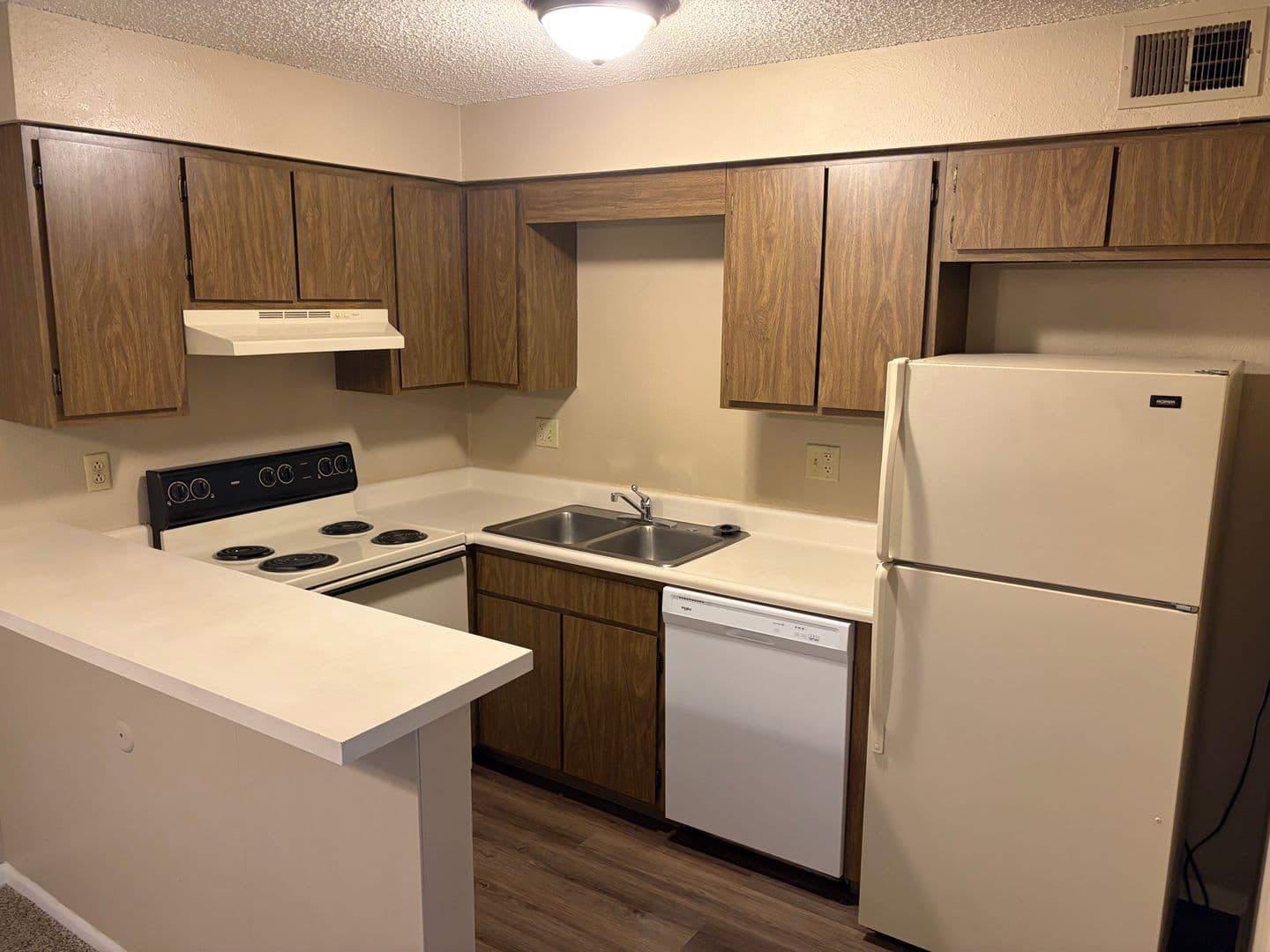 Mission Apartment: 5717 Outlook St