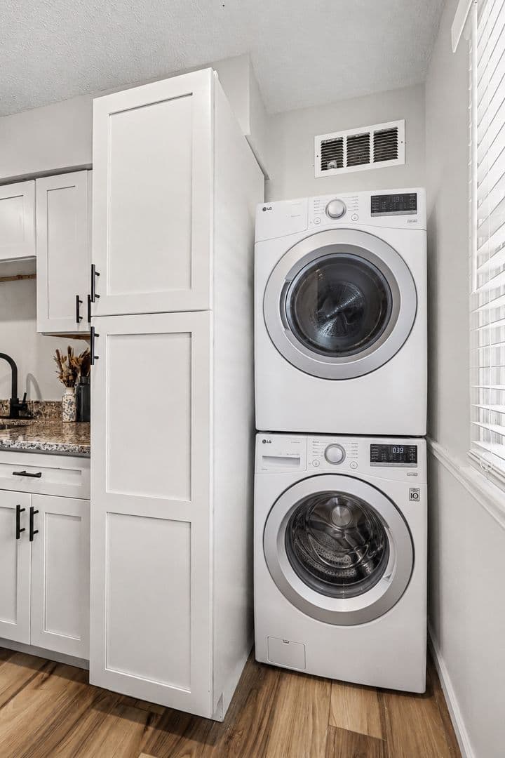 Overland Park Apartment: 8441 Robinson Street