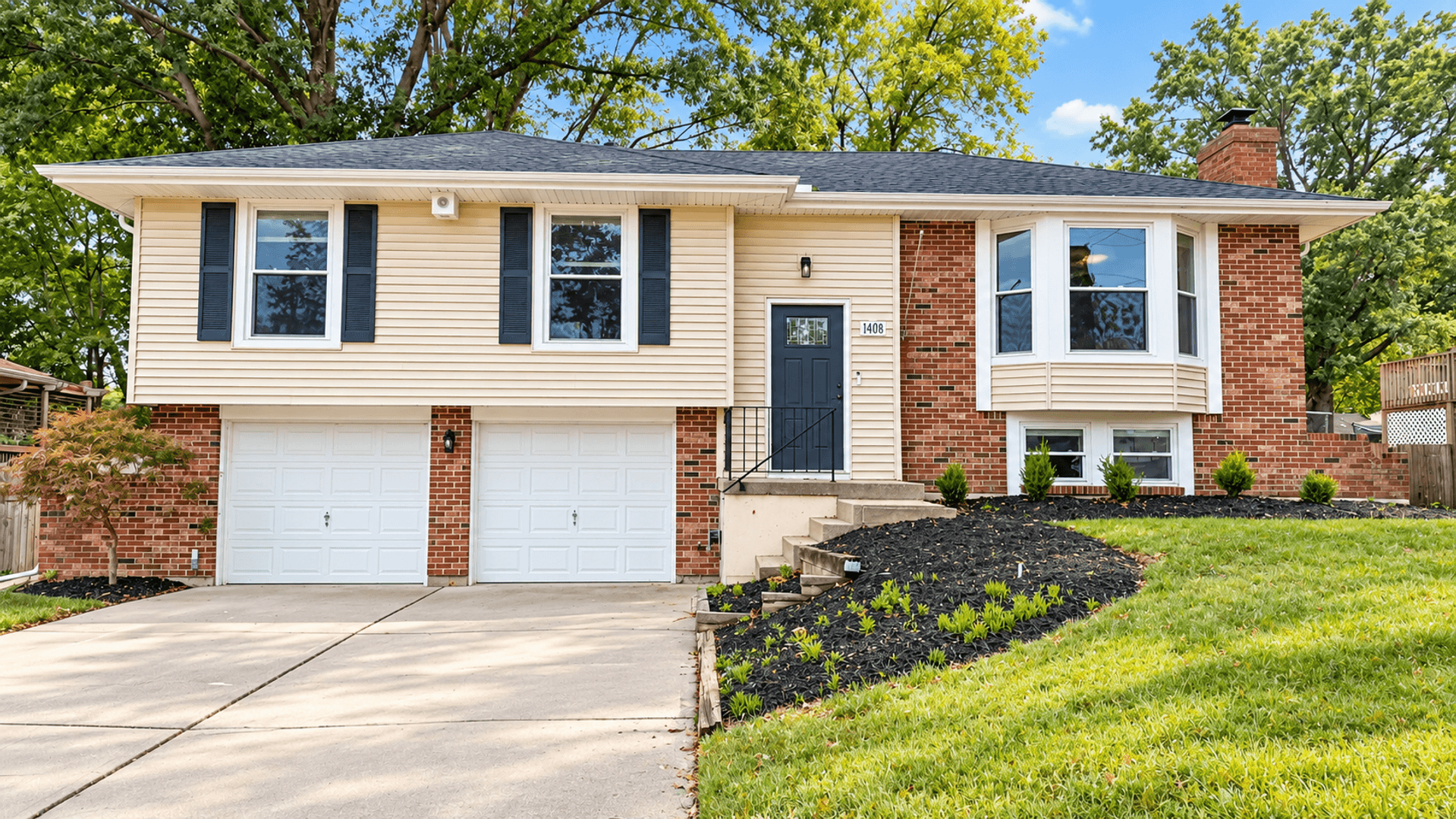 Blue Springs House: 409 NE Duncan Rd